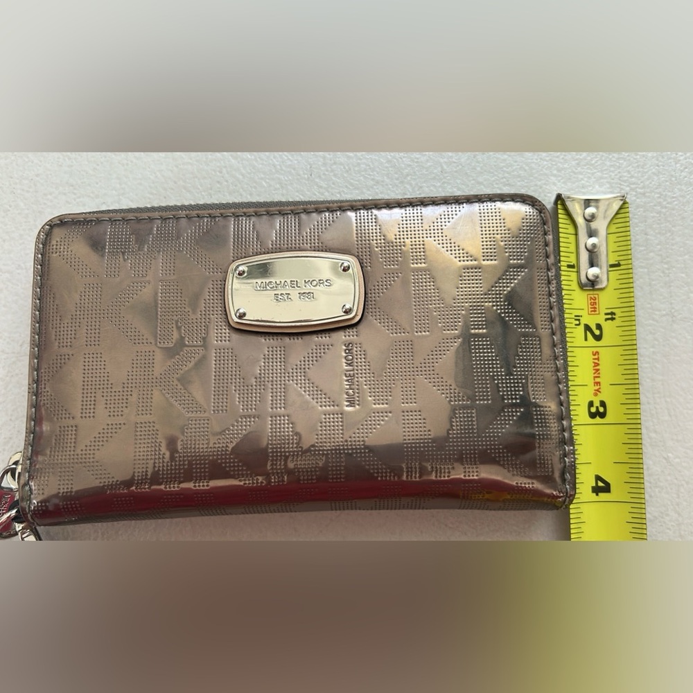 Michael Kors Wristled Wallet Metallic Brown/Silver with Logo and Zipper - Picture 10 of 10